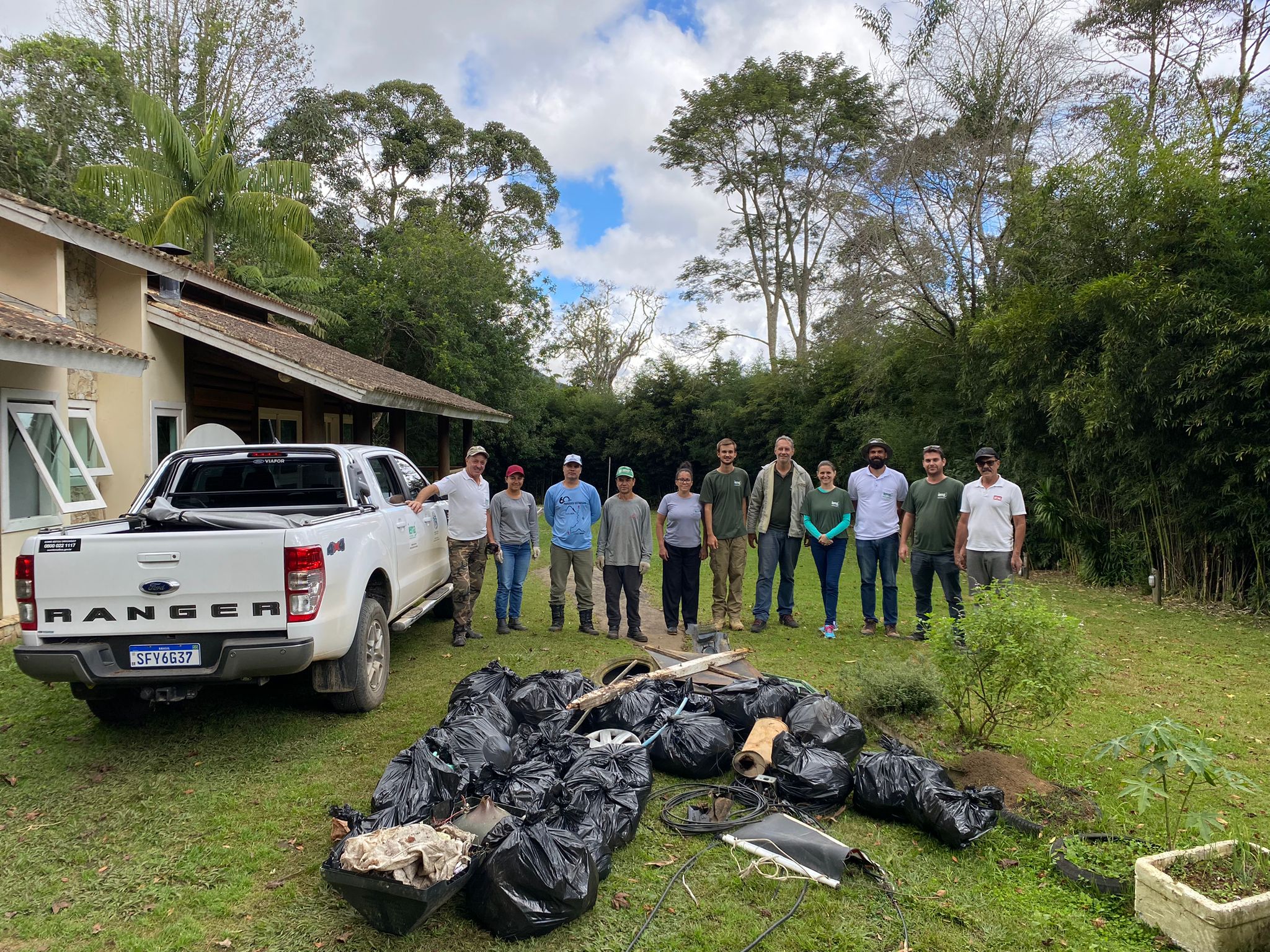 Ação de coleta do Parque Estadual Pedra Azul recolhe 250 quilos de lixo na Rota do Lagarto
