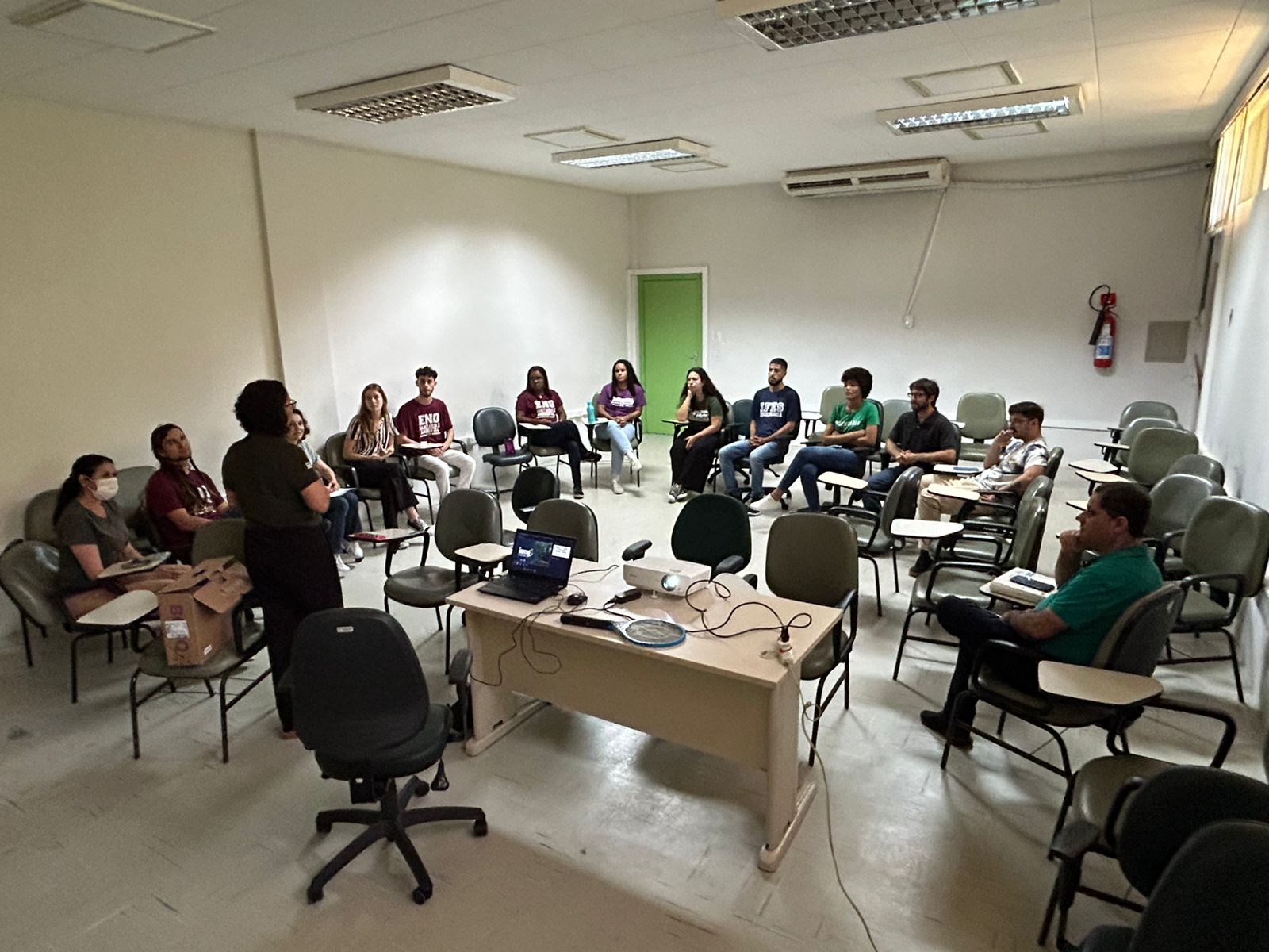 Iema recebe visita de alunos do Ifes